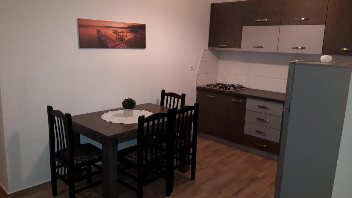 Mani Apartaments Vlore Ruang foto